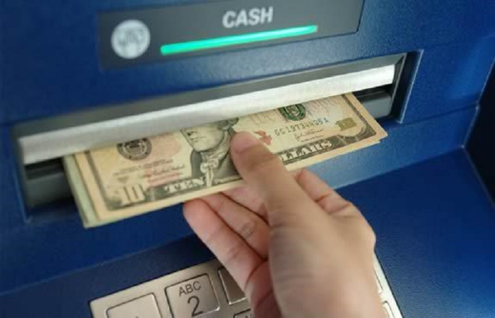 Người chơi có thể tiến hành rút tiền bằng 2 hình thức là rút tiền qua ngân hàng và rút tiền quan thẻ điện thoại